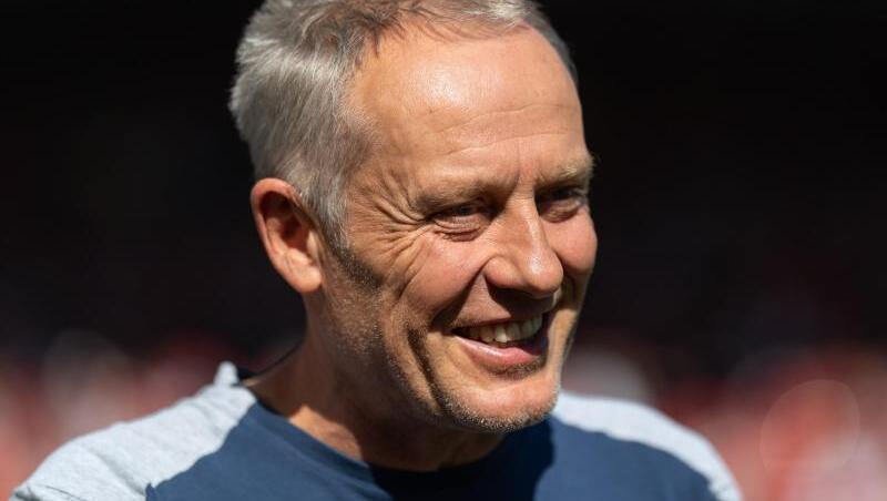 Freiburgs Trainer Christian Streich bekommt prominentes Lob. Freiburgs Trainer Christian Streich bekommt prominentes Lob.