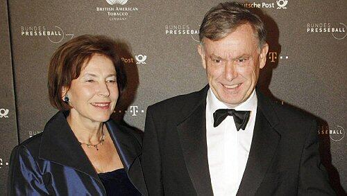 Bleiben im Schloss Bellevue: Horst und Eva Luise Köhler. Bleiben im Schloss Bellevue: Horst und Eva Luise Köhler.