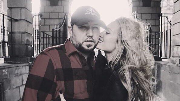 Jason Aldean hat in Mexiko die Sängerin Brittany Kerr geheiratet Jason Aldean hat in Mexiko die Sängerin Brittany Kerr geheiratet