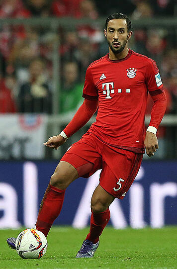 Medhi Benatia, Note 5: Am ersten Spieltag traf der Marokkaner beim 5:0 gegen den HSV &ndash; anschließend ging es nur bergab. Oft verletzt, meist außer Form, fast immer zu langsam. Seine Bayern-Zeit scheint zu enden: Benatia steht vor einer Rückkehr nach Italien.