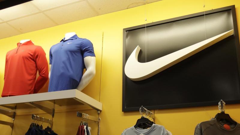 Der weltgrößte Sportartikelhersteller Nike stellt seine Aktionäre auf Geschäftseinbußen in China wegen der Coronavirus-Epidemie ein. Der weltgrößte Sportartikelhersteller Nike stellt seine Aktionäre auf Geschäftseinbußen in China wegen der Coronavirus-Epidemie ein.