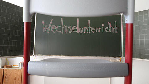 "Das war wieder eine Hauruckaktion entgegen unserer Warnungen", sagt Tobias Fritz, Sprecher des Landesschülerrats Bayern, über die Rückkehr zum Wechselunterricht.