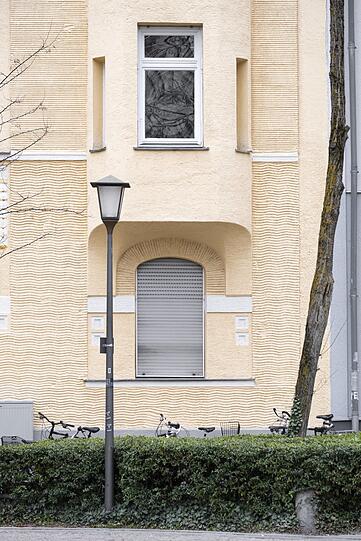 Wellen-Putz und Putz-Kranz in der Frundsbergstraße in Neuhausen.