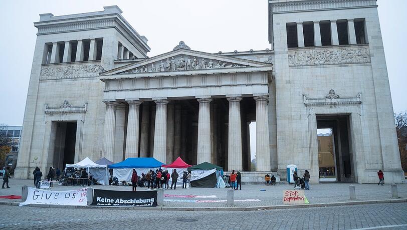 Die Geflüchteten haben an verschiedenen Plätzen in München protestiert, hier zum Beispiel im Herbst 2021 am Königsplatz.