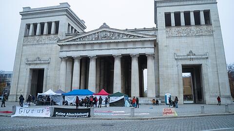 Die Geflüchteten haben an verschiedenen Plätzen in München protestiert, hier zum Beispiel im Herbst 2021 am Königsplatz.