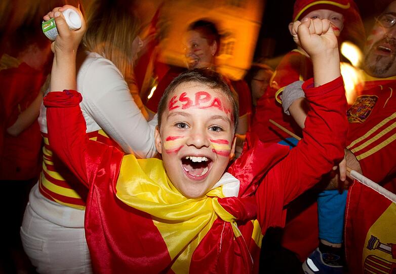 In München und rund um die Welt feierten die Spanien-Fans nach dem EM-Sieg über Italien ausgelassen - die Anhänger der "Squadra Azzurra" hingegen trugen Trauer. Hier sehen Sie die Bilder.