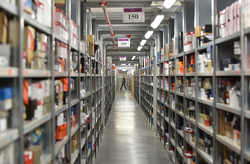 Ab Montag sind die Gänge im Amazon-Logistikzentrum in Bad Hersfeld (Hessen) leer.