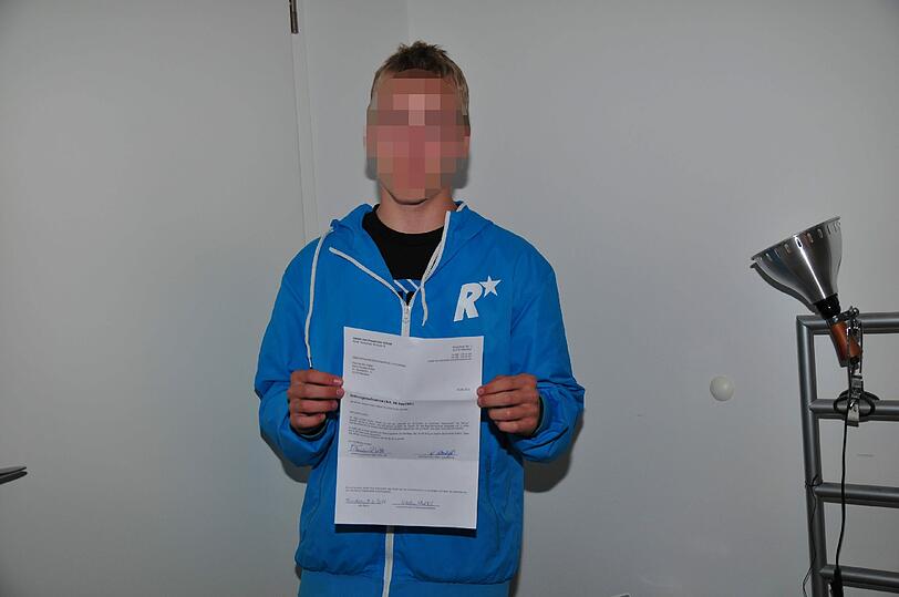 Falsch gegrüßt und abgemahnt: Vincent H. (14) hat seine Lehrerin an der Joseph-von Fraunhofer-Realschule mit &bdquo;Servus&ldquo; angeredet &ndash; jetzt hat er einen Verweis in seiner Schulakte.
