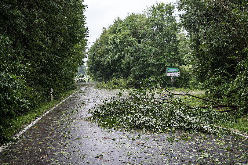 Schwere Unwetter im Berchtesgadener Land sorgten am Samstag für reichlich Chaos auf den Straßen. Die Bilder.