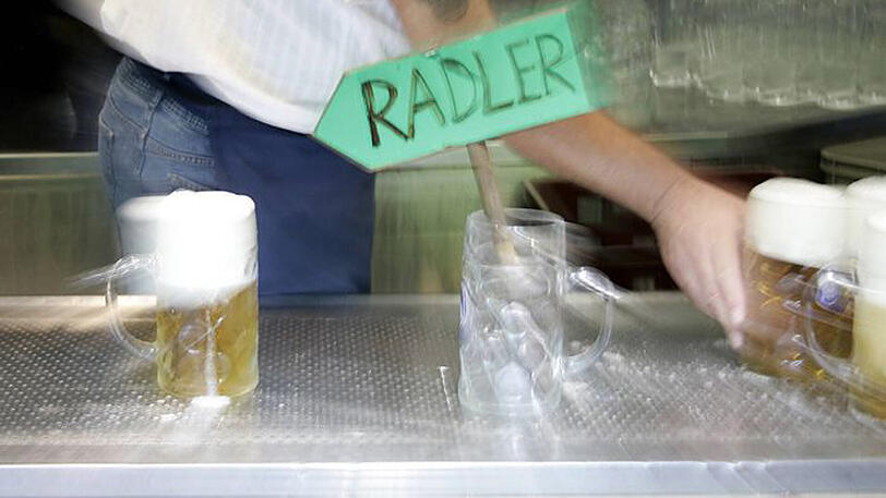 Statt einem Radler bekam ein Mann in einem Wirtshaus eine Flüssigkeit mit ätzender Lauge serviert.