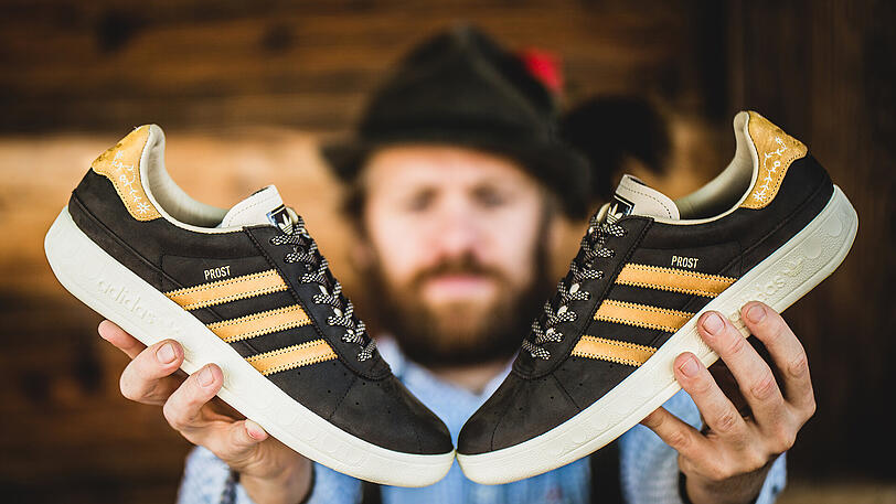 Der "Prost" von Adidas kommt traditionell und detailverliebt daher - aber darf man so einen Sneaker überhaupt zur Tracht anziehen?