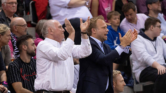 Uli Hoeneß beim entscheidenden Sieg der Bayern-Basketballer gegen Bonn.