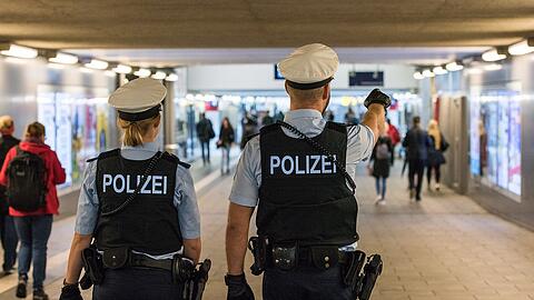 Nach vermehrten Überfällen am Pasinger Bahnhof ermittelt die Polizei gegen mehrere Jugendliche.