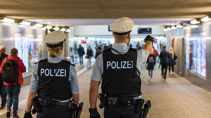 Nach vermehrten Überfällen am Pasinger Bahnhof ermittelt die Polizei gegen mehrere Jugendliche.