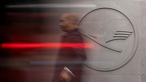 Der Lufthansa-Konzern will in seinen Verwaltungen 4000 Jobs streichen.