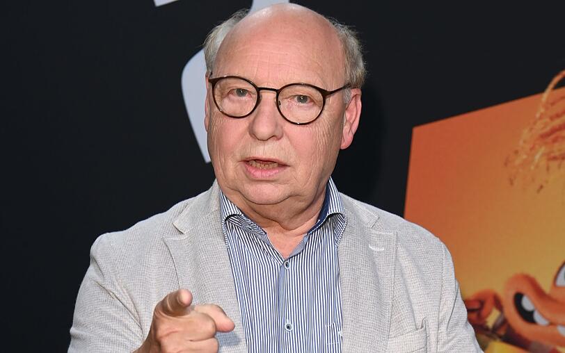 Hans-Joachim Heist (77) d&uuml;rfte vielen durch seine Rolle als Gernot Hassknecht aus der Satiresendung "heute-show" bekannt sein. In dem neuen ZDF-Film "Die Abr&auml;umer" (am Mittwoch, 26. August, um 21.45 Uhr bei ZDFneo) spielt er nun einen &auml;lteren Herrn, der mit einem Schicksalsschlag zu k&auml;mpfen hat.