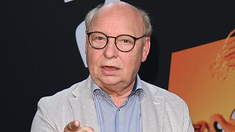 Hans-Joachim Heist (77) d&uuml;rfte vielen durch seine Rolle als Gernot Hassknecht aus der Satiresendung "heute-show" bekannt sein. In dem neuen ZDF-Film "Die Abr&auml;umer" (am Mittwoch, 26. August, um 21.45 Uhr bei ZDFneo) spielt er nun einen &auml;lteren Herrn, der mit einem Schicksalsschlag zu k&auml;mpfen hat.