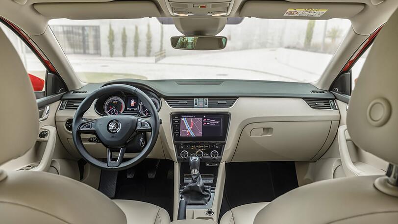 Angenehm ausstattiert, gut verarbeitet und problemlos bedienbar: die Armaturen des Octavia Combi.