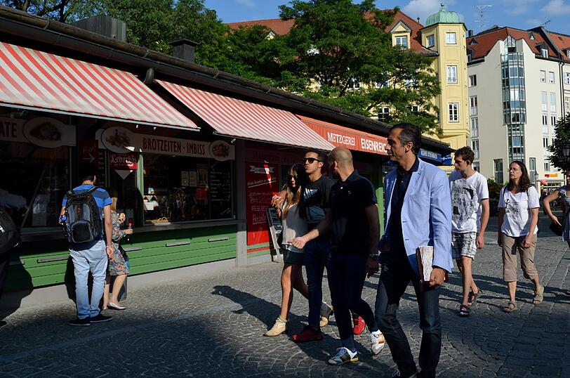 Alcantara beim FC Bayern: Thiago: Hier bummelt er mit Julia durch München - FC Bayern - Abendzeitung München
