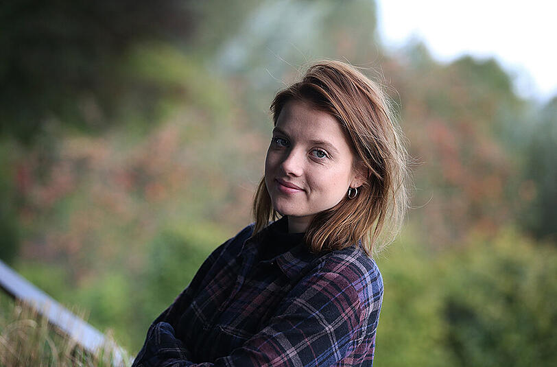 Jella Haase am Set ihres neuen Films "Nirgendwo". Bekannt wurde die Schauspielerin vor allem durch ihre Rolle als "Chantal" im Film "Fack Ju Göhte".