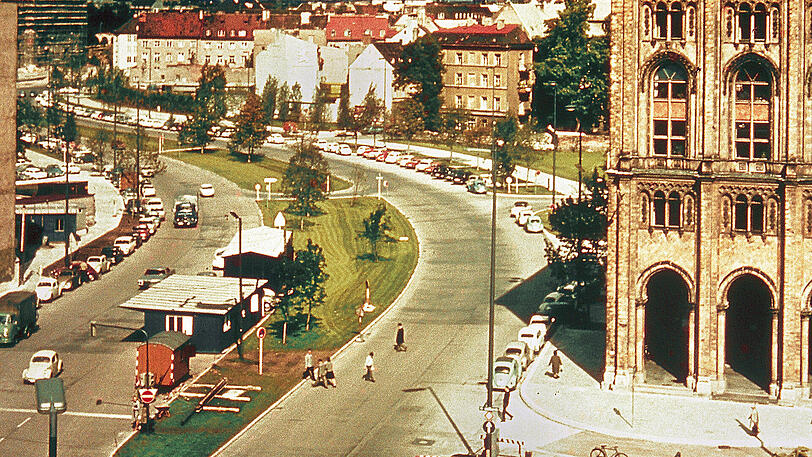 Diese Lücke schmerzt bis heute im Forum der Maximilianstraße &ndash; von Boulevard keine Spur (siehe nächstes Bild).