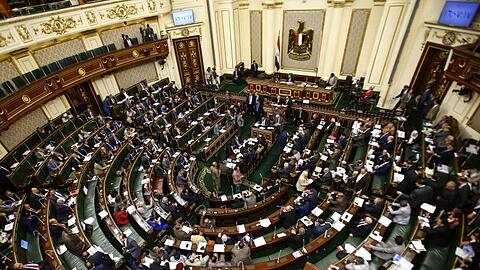 Eine Zwei-Drittel-Mehrheit des Parlaments stimmte für Verfassungsänderungen, die dem Präsidenten Abdel Fattah al-Sisi mehr Macht verleihen.