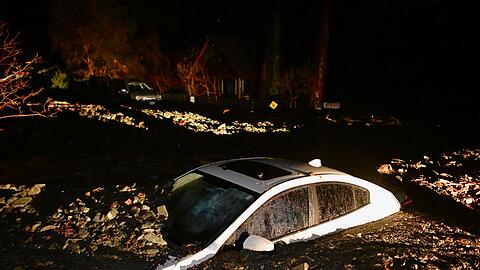 Wo im Januar noch heftige Br&auml;nde w&uuml;teten, drohten nun Erdrutsche und Schlammlawinen.