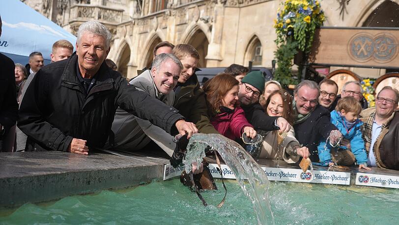 Sie hoffen auf den Geldsegen: OB Dieter Reiter, Stadtkämmerer Christoph Frey, Bürgermeister Dominik Krause und Bürgermeisterin Verena Dietl. Sie hoffen auf den Geldsegen: OB Dieter Reiter, Stadtkämmerer Christoph Frey, Bürgermeister Dominik Krause und Bürgermeisterin Verena Dietl.