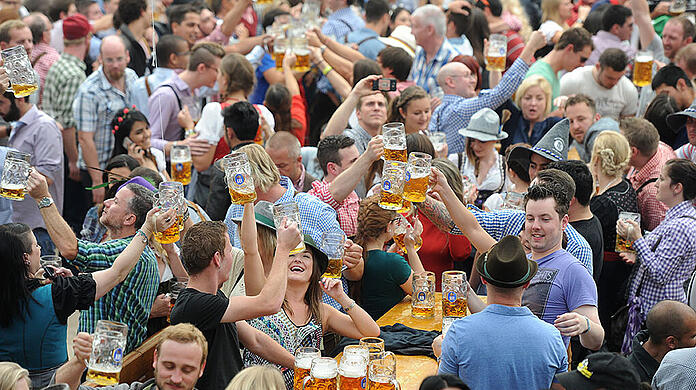 Gute Stimmung im Wiesn-Zelt. (Archivbild)