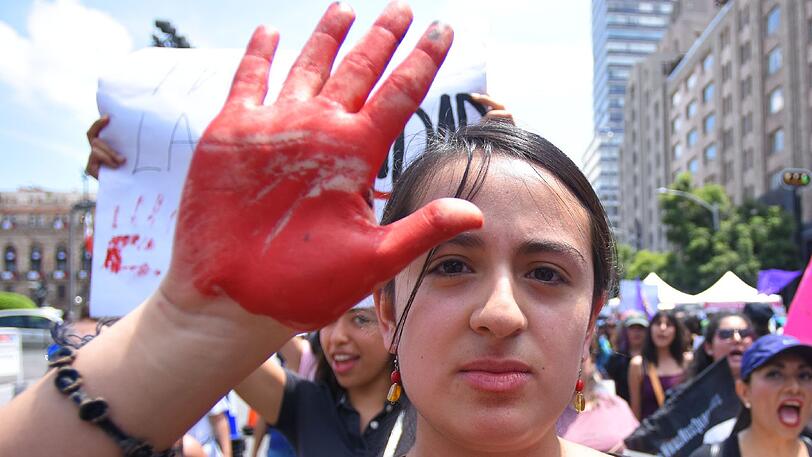 Eine Mexikanerin protestiert gegen Gewalt gegen Frauen.