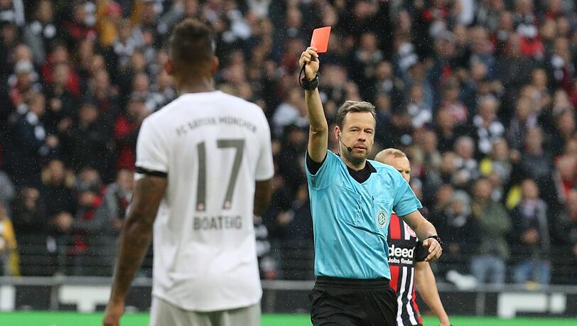 Jérôme Boateng fehlt gegen Borussia Dortmund gesperrt. Jérôme Boateng fehlt gegen Borussia Dortmund gesperrt.