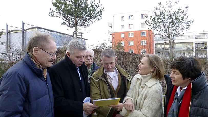 Dieter Reiter (SPD) beim Rundgang mit der Bürgerinitiative "Aubing Mitte lebenswert". Dieter Reiter (SPD) beim Rundgang mit der Bürgerinitiative "Aubing Mitte lebenswert".