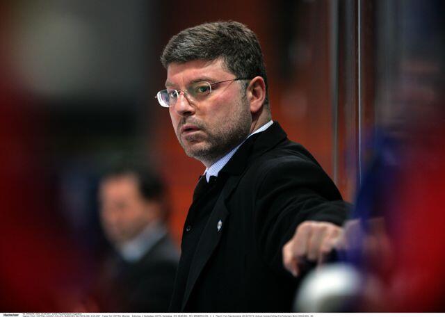 Pat Cortina vor dem Comeback an der EHC-Bande
