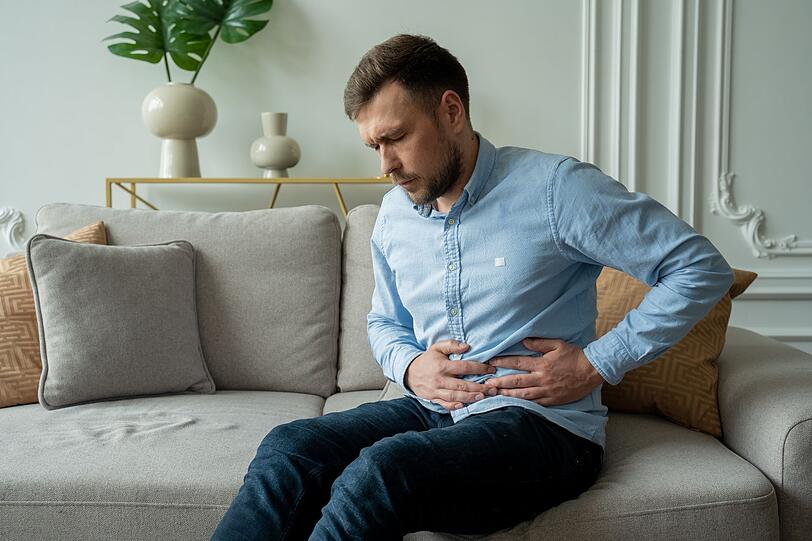 Wesentlich weniger häufig, dafür aber umso gefährlicher, ist Bauchspeicheldrüsenkrebs. Er wird oft erst spät erkannt und hat dann schlechte Heilungschancen. Mit prominenten Patienten wie Patrick Swayze, Steve Jobs und Luciano Pavarotti hat der Bauchspeicheldrüsenkrebs es zu traurigem Ruhm gebracht. Weniger gefährlich, aber auch sehr unangenehm, ist die Bauchspeicheldrüsenentzündung (Pankreatitis). Wesentlich weniger häufig, dafür aber umso gefährlicher, ist Bauchspeicheldrüsenkrebs. Er wird oft erst spät erkannt und hat dann schlechte Heilungschancen. Mit prominenten Patienten wie Patrick Swayze, Steve Jobs und Luciano Pavarotti hat der Bauchspeicheldrüsenkrebs es zu traurigem Ruhm gebracht. Weniger gefährlich, aber auch sehr unangenehm, ist die Bauchspeicheldrüsenentzündung (Pankreatitis).