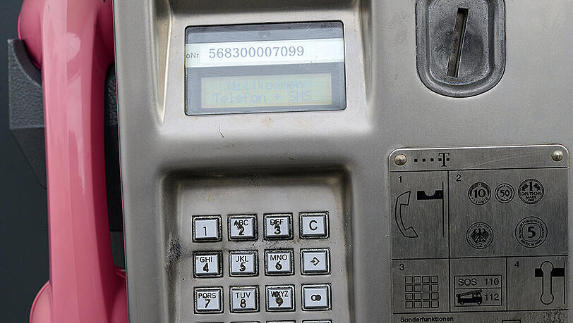 Lebensgefährlicher Vandalismus: In Peiting wurde eine Telefonzelle in die Luft gesprengt. (Symbolbild) Lebensgefährlicher Vandalismus: In Peiting wurde eine Telefonzelle in die Luft gesprengt. (Symbolbild)