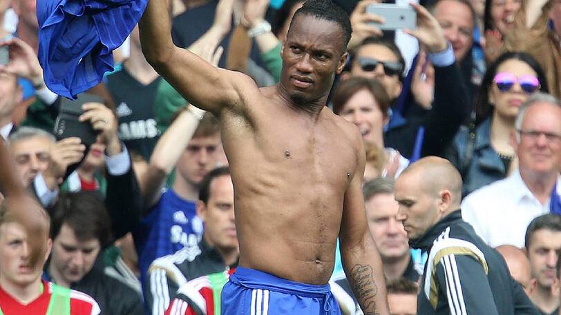 39 Jahre und noch kein bisschen müde: Während Didier Drogba inzwischen bei Phoenix Rising in der zweiten US-Liga aktiv. Den Fans des FC Chelsea, wo er die längste Zeit seiner Karriere kickte, zeigte er auch am häufigsten sein Sixpack.