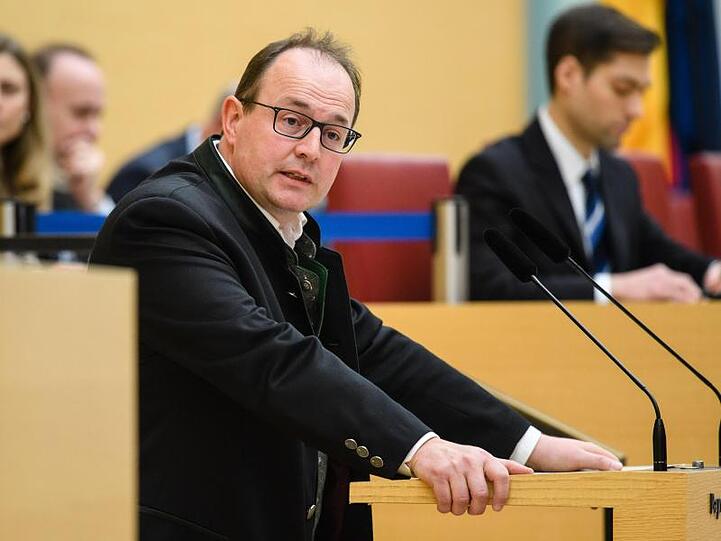 Markus Plenk spricht im bayerischen Landtag. Foto: Matthias Balk/Archivbild