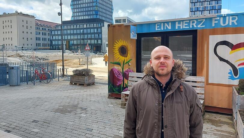 Julian Zieglmaier (Linke) aus dem Bezirksausschuss weiß nicht so recht, was er vom Werksviertel halten soll. Spannend ist es, aber wird es funktionieren? Julian Zieglmaier (Linke) aus dem Bezirksausschuss weiß nicht so recht, was er vom Werksviertel halten soll. Spannend ist es, aber wird es funktionieren?