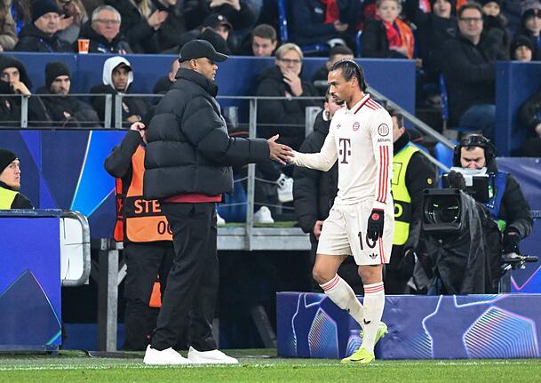 Bayern-Trainer Vincent Kompany (l.) und Leroy Sané (Archivbild).