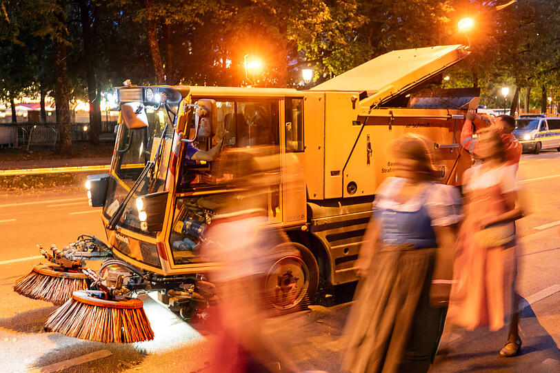 Nicht nur auf dem Festgel&auml;nde, sondern auch auf den umliegenden Stra&szlig;en sorgt die Stra&szlig;enreinigung f&uuml;r Sauberkeit. (Archivbild)