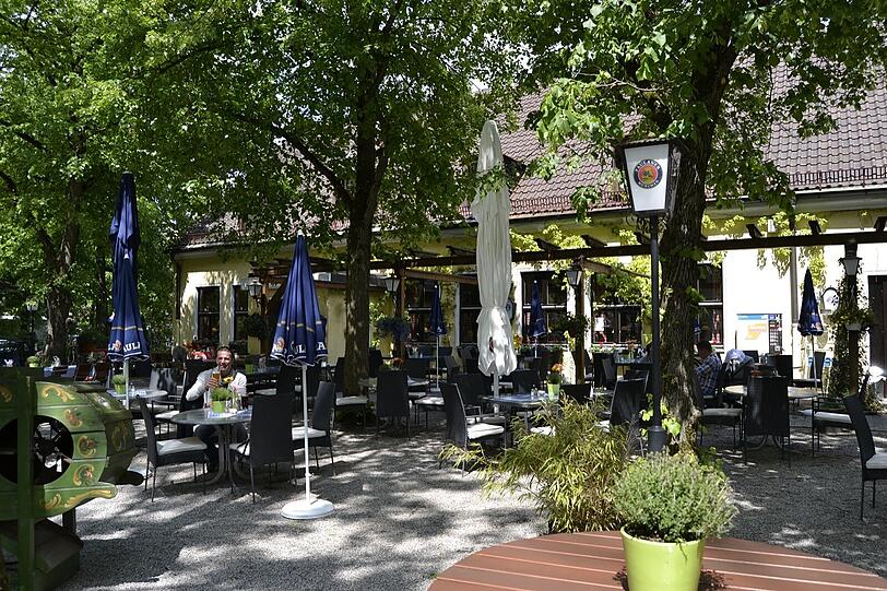 Ein lauschiger Platz im Münchner Norden &ndash; nicht unter Kastanien, sondern unter Linden.