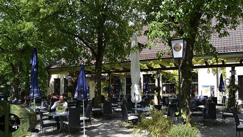 Ein lauschiger Platz im Münchner Norden – nicht unter Kastanien, sondern unter Linden. Ein lauschiger Platz im Münchner Norden – nicht unter Kastanien, sondern unter Linden.