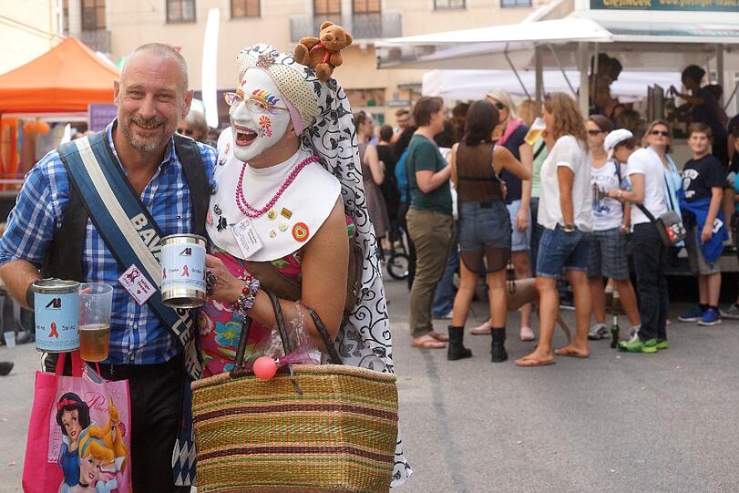 Die Bilder vom vielfältigen lesbischen Straßenfest in der Angertorstraße.