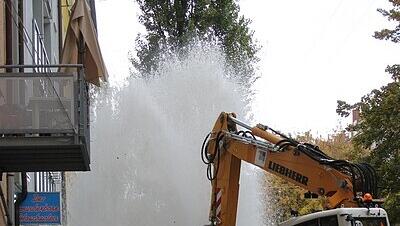 Gewaltige Wassermassen, gleich neben dem Waschsalon Gewaltige Wassermassen, gleich neben dem Waschsalon