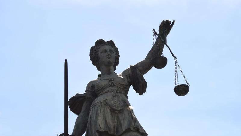 AREine Bronzestatue der römischen Göttin der Gerechtigkeit, Justitia. Foto: Arne Dedert/dpa/Archivbild AREine Bronzestatue der römischen Göttin der Gerechtigkeit, Justitia. Foto: Arne Dedert/dpa/Archivbild