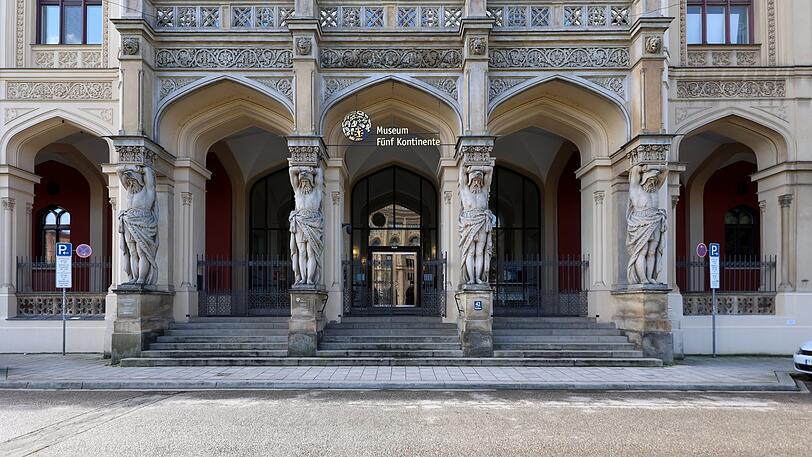 Das geht's rein: das prächtige Portal des Museums Fünf Kontinente in der Maximilianstraße.
