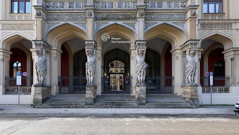 Das geht's rein: das prächtige Portal des Museums Fünf Kontinente in der Maximilianstraße.