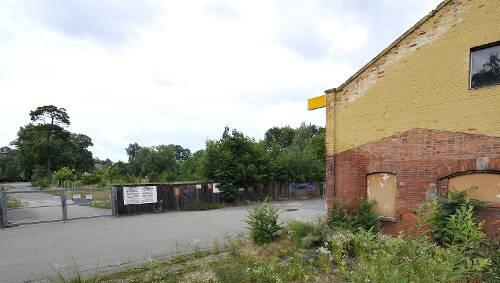 Das Grundstück an der Ecke Willstraße/ Bärenschanzstraße Das Grundstück an der Ecke Willstraße/ Bärenschanzstraße