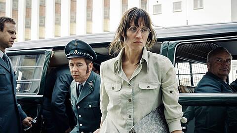 "Stammheim - Zeit des Terrors": Ulrike Meinhof (Tatiana Nekrasov) bei der Ankunft in der JVA Stuttgart Stammheim.