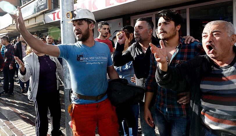 Tränengas, Wasserwerfer und Gummigeschosse - Sehen Sie hier weitere Bilder aus der Türkei.